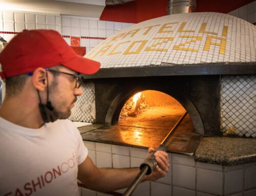 Come cuocere una Pizza in un forno a legna